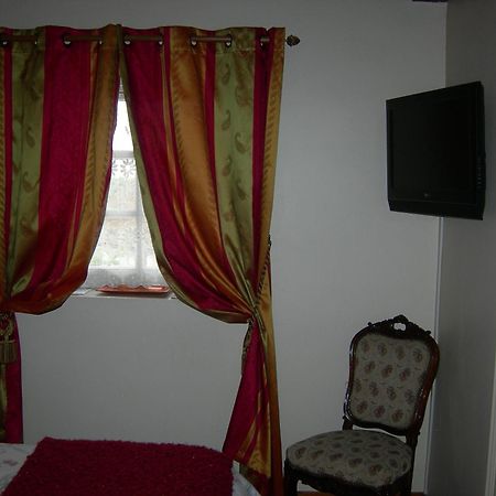 Bed and Breakfast La Ferme Rose Cergy Esterno foto